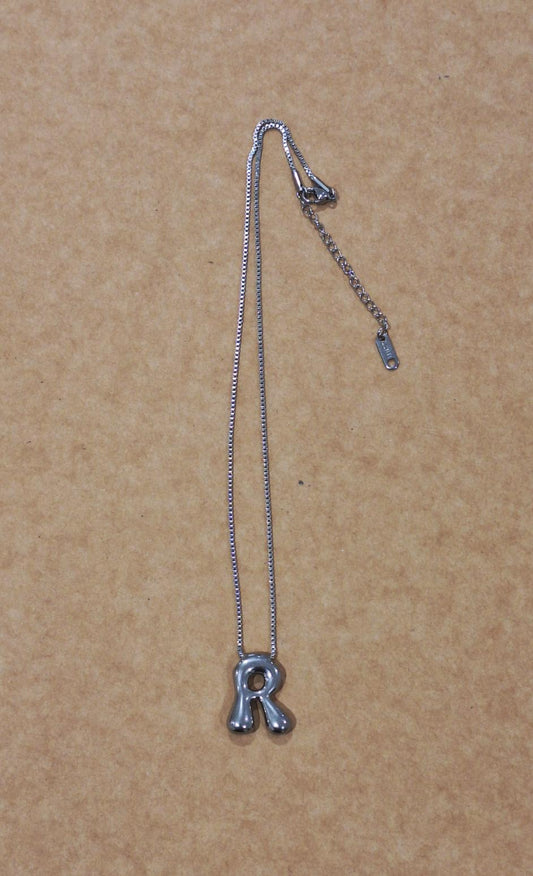 Colar R