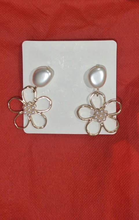 Brincos de pérola flor